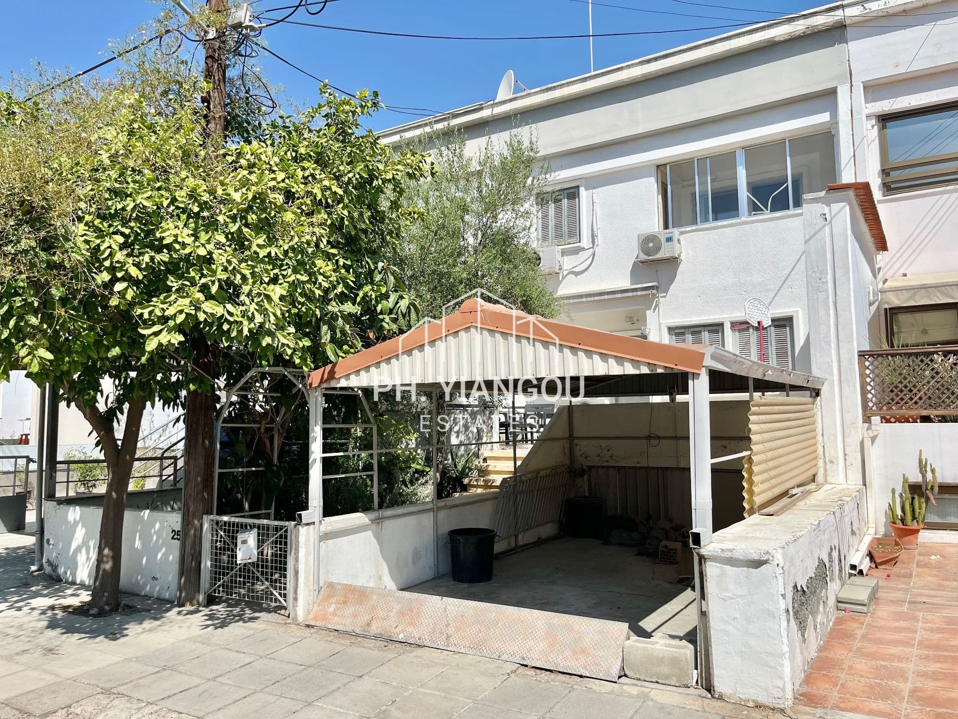 Resale 3 Bedroom Maisonette House for Sale in Aglantzia