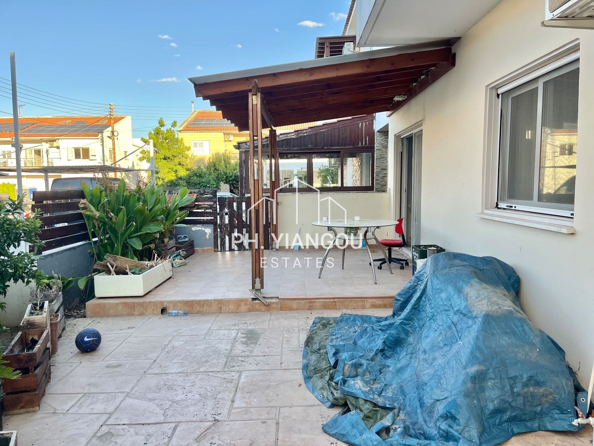 Ισόγειο διαμέρισμα 3 υπνοδωματίων προς πώληση στο Στρόβολο